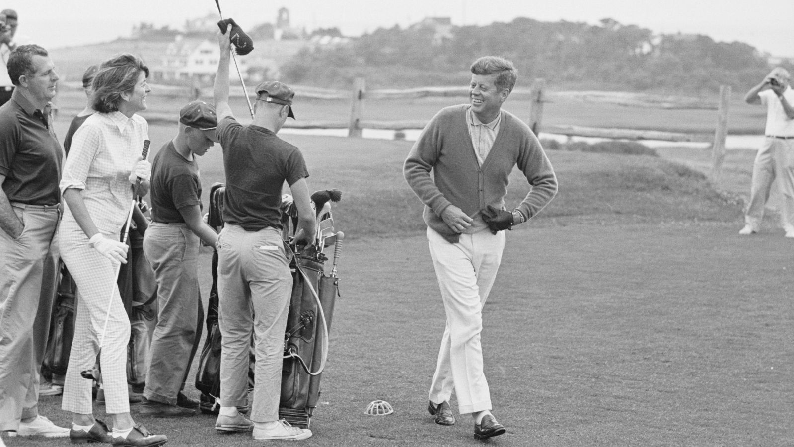Eleganter Schwung und immer ein Lächeln im Gesicht: So war der Golfer John F. Kennedy, der vor 60 Jahren ermordert wurde. © Getty Images