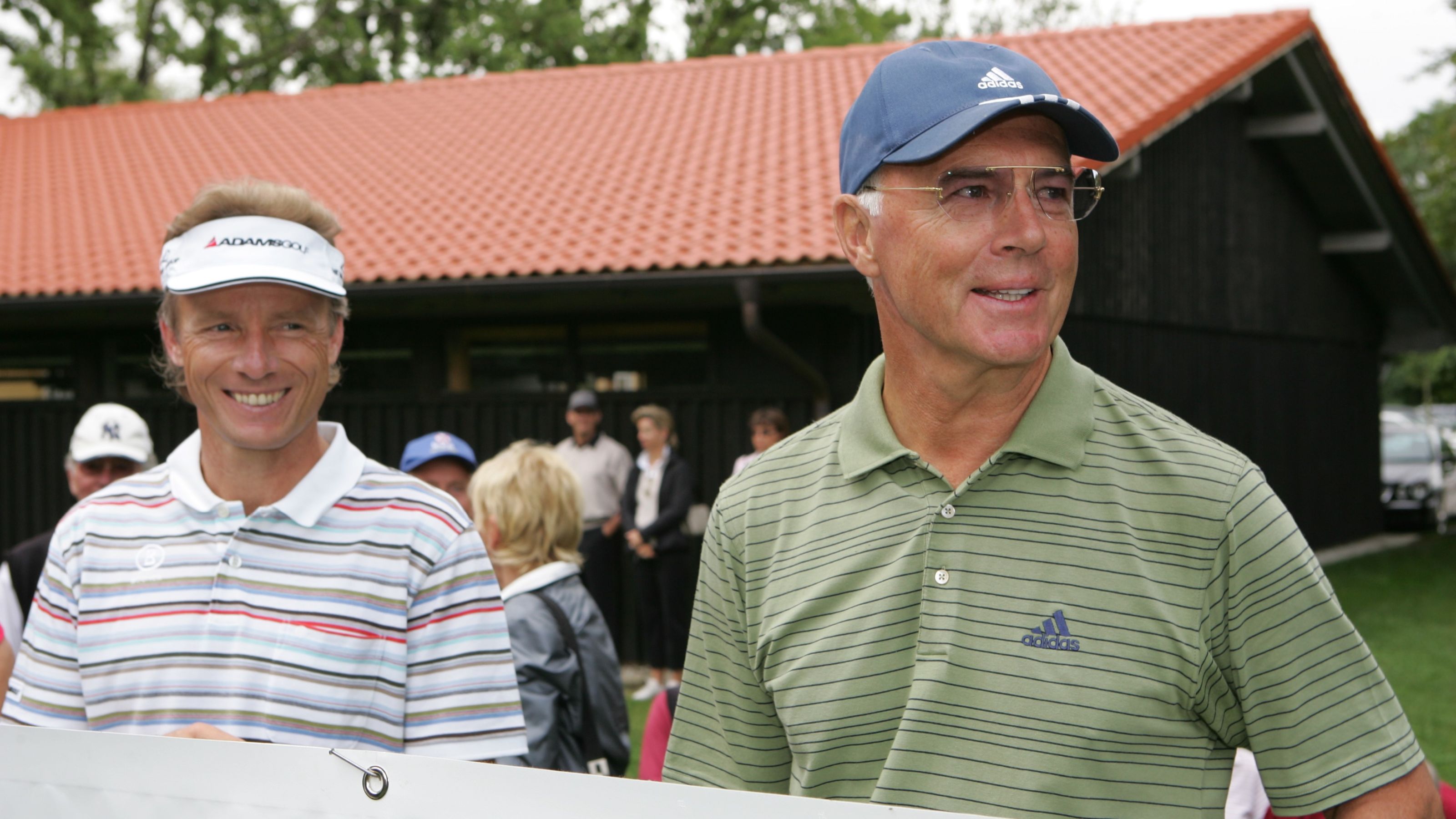 Besondere Beziehung: Bernhard Langer und Franz Beckenbauer bei einem Golfturnier im Sommer 2007 in Bad Griesbach. © Quellness & Golf Resort Bad Griesbach
