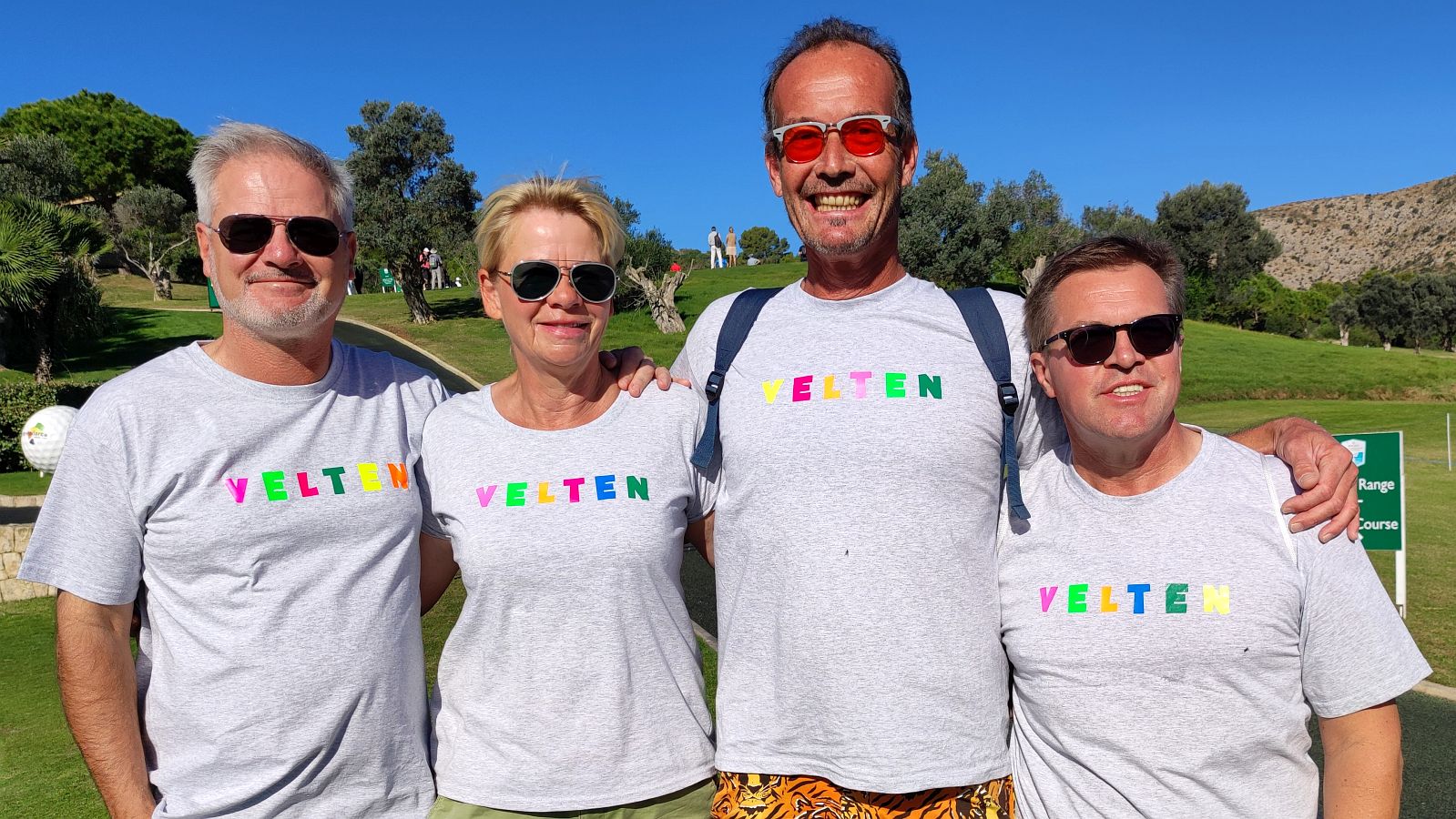 Freunde und Familienangehörige von Velten Meyer ließen sich für das Grand Final extra Fan-T-Shirts anfertigen. © Kirmaier