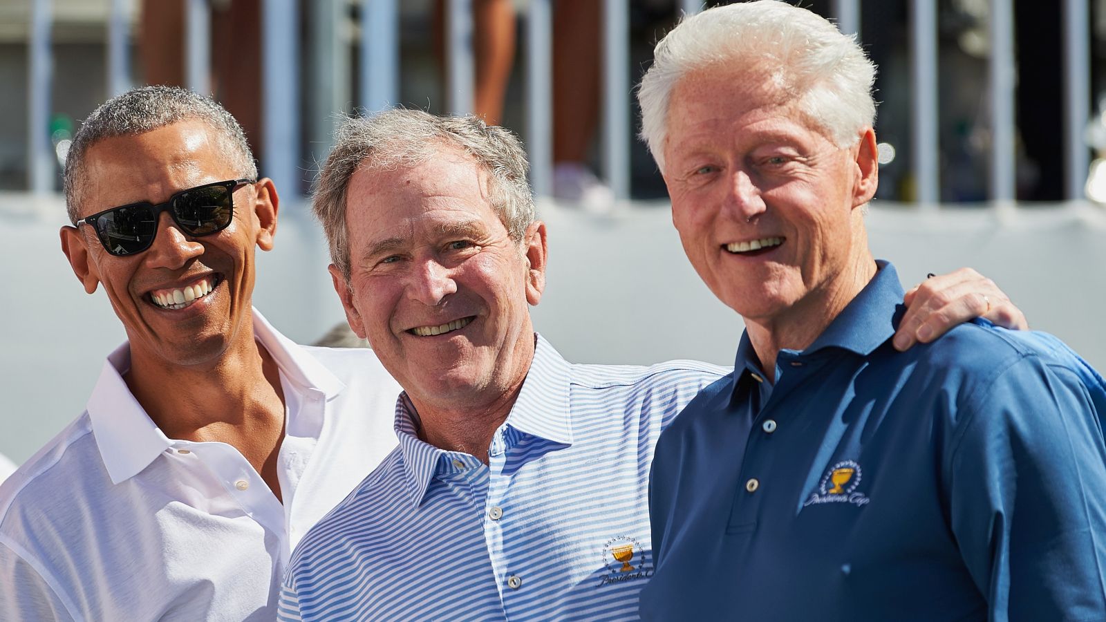 Gleich drei Ex-US-Präsidenten auf dem Golfplatz: Barack Obama, George W. Bush und Bill Clinton. © Shelley Lipton/Getty Images