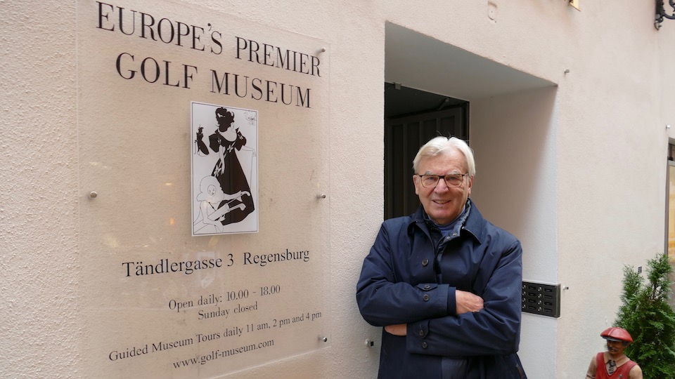 Peter Insam ist der Herr des Golfmuseums – alles begann, als er im Alter von 15 Jahren einen Putter geschenkt bekam.
| © Archiv/Kirmaier