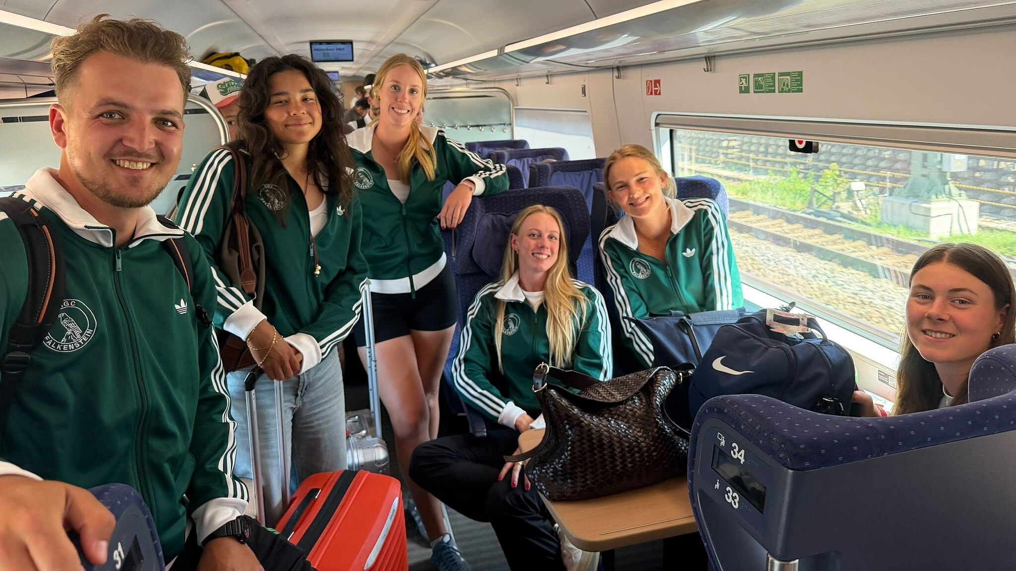 Für Hamburgs Frauenteam ging's nach der ICE-Fahrt per S-Bahn weiter zum Hotel nahe dem Golfplatz des GC München-Riedhof.