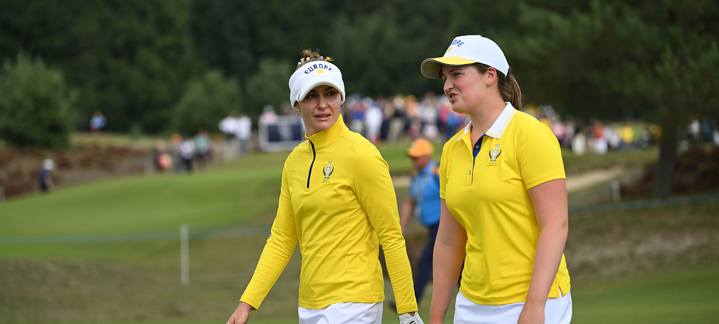 Charley Hull und Lottie Woad beim Solheim Cup 2026.
