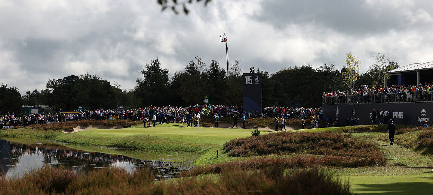 Blick auf das 15. Grün, dem letzten Par 3, des Bernardus Golf.