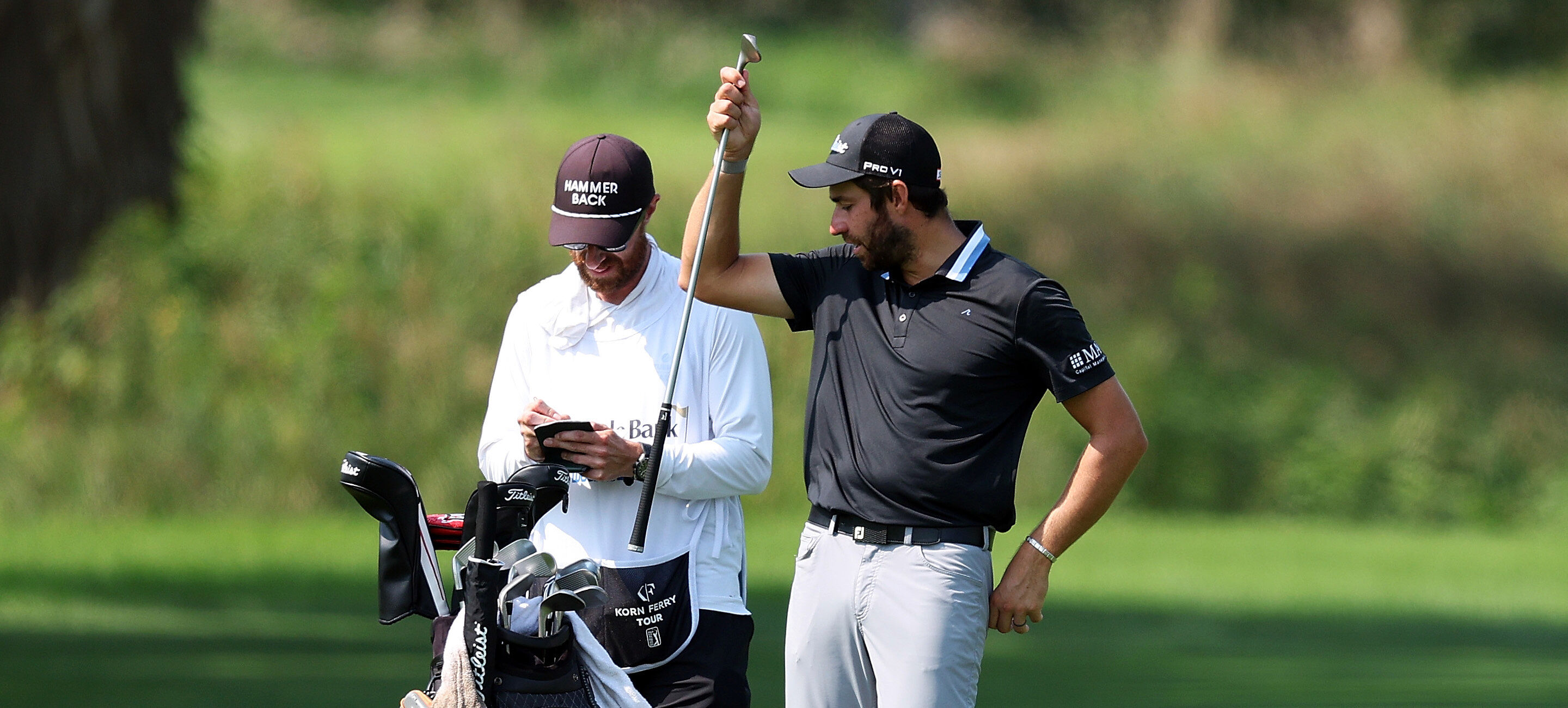 Thomas Rosenmüller mit seinem Caddie in Runde zwei der Pinnacle Bank Championship im The Club at Indian Creek.