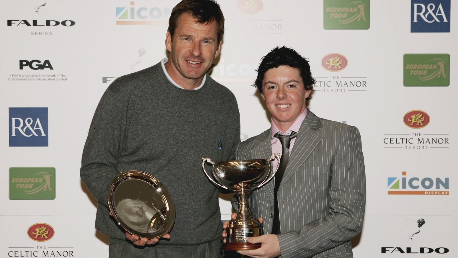 2006 - McIlroy gewinnt die Faldo Junior Series in der U17 und wird vom großen Sir Nick Faldo ausgezeichnet. © Richard Heathcote/Getty Images