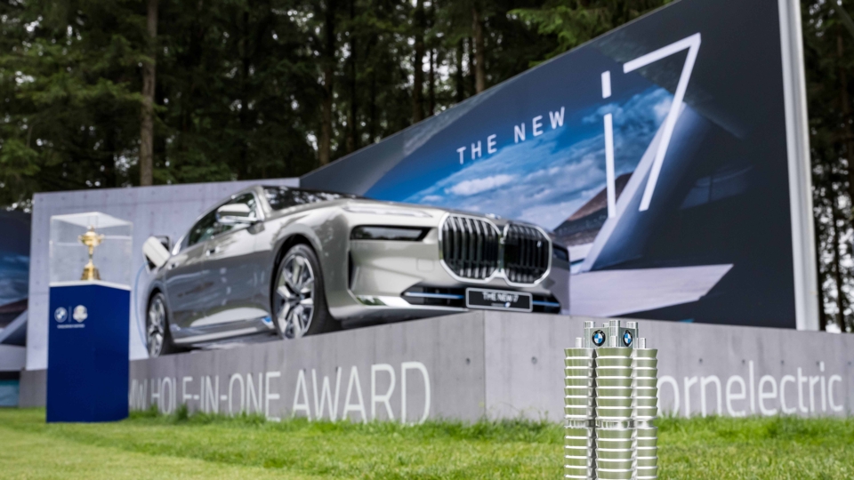 Hole-in-One Award: BMW i7