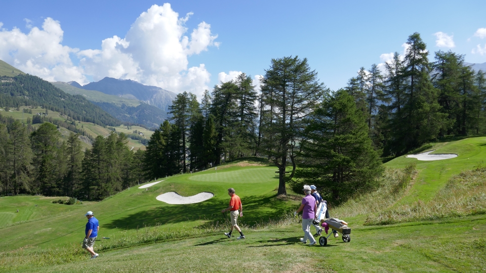 Ein steiles Auf und Ab bietet der Kulm-Golfplatz, einer der höchsatgelegenen Alpenplätze.