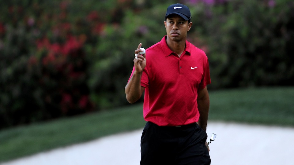 Um dieses Shirt geht's: Tiger Woods auf der Masters-Finalerunde 2010.