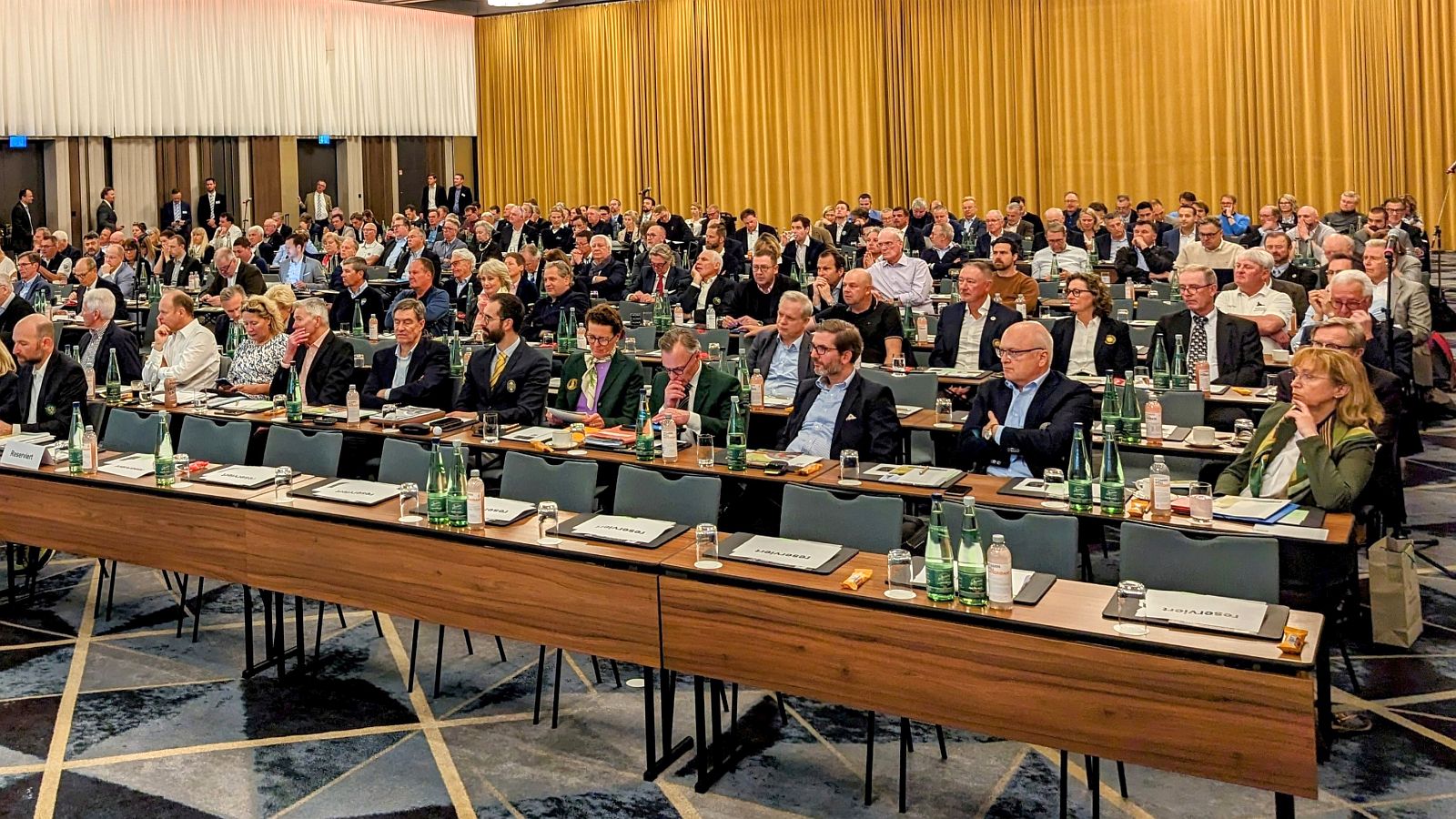 Die Mitgliederversammlung beim DGV-Verbandstag 2023 im Marriott-Hotel Frankfurt. © Rafael Herlich
