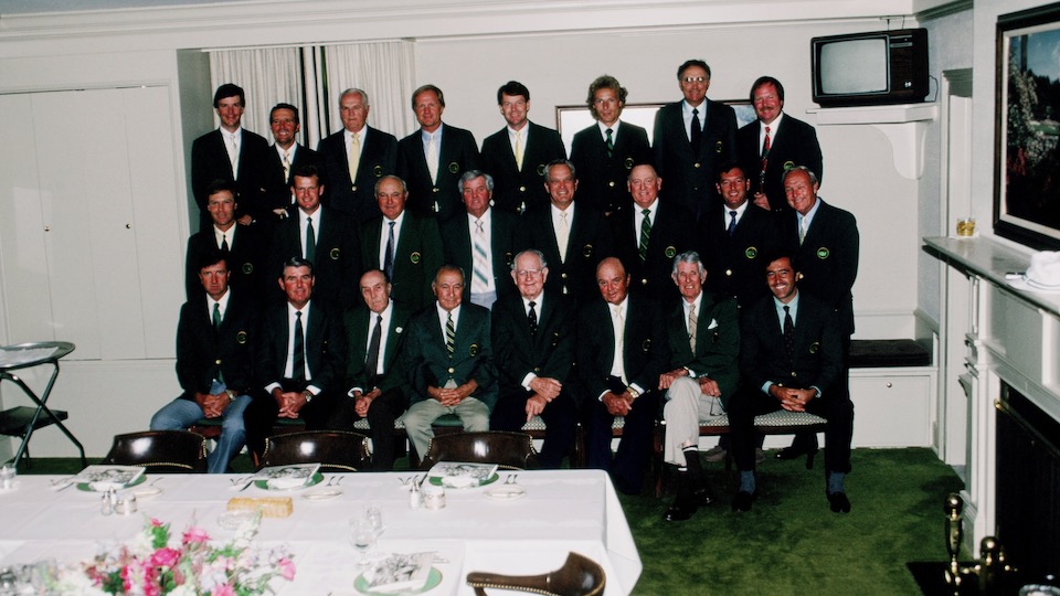 Langjährige Tradition: Jedes Jahr treffen sich Augusta-Champions zum Dinner – das war auch 1989 schon so. Bernhard Langer (oben, 3. v.r.) war auch damals schon dabei.