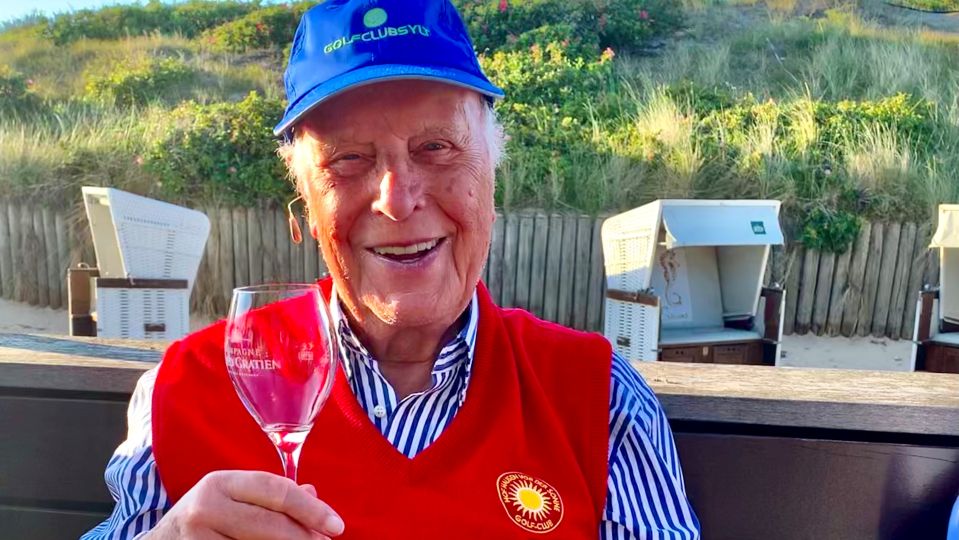 Golfer im 99. Lebensjahr: Dr. Helmut Luft, Turnierspieler aus Hessen, gibt wertvolle Tipps, wie man in Würde altert. © Privat