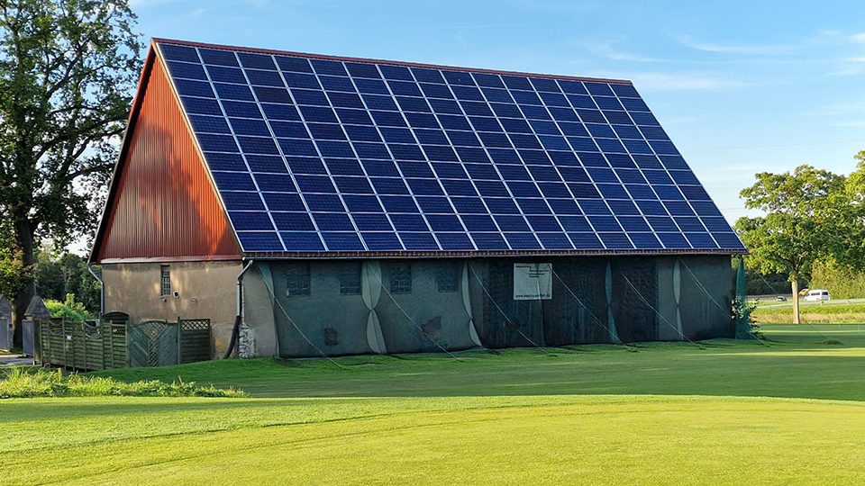 Wie sieht die Umstellung auf erneuerbare Energien für eine Golfanlage aus? Im Haxterpark Paderborn hat diese Transformation bereits begonnen.