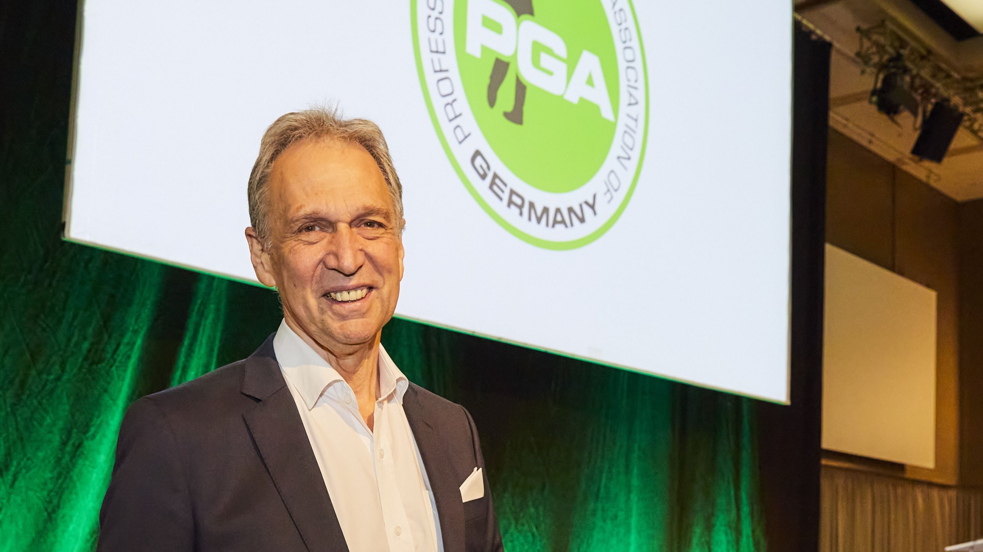 Nach drei Jahrzehnten ist Schluss: Rainer Goldrian (68) wurde von der PGA of Germany offiziell in den Ruhestand verabschiedet. © Jan Scheutzow/PGA of Germany