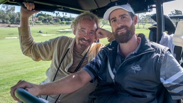 Vater Thomas und Sohn Roman Gottschalk gemeinsam unterwegs auf dem Golfplatz. © Youtube.com/GolfmitGottschalk