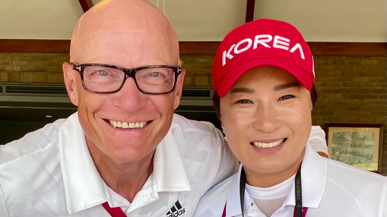 DGV-Sportvorstand Marcus Neumann traf Se-ri Pak 2021 bei den Olympischen Spielen in Tokio. Die Koreanerin hat um die Jahrtausendwende einen Boom im asiatischen Damen-Golf ausgelöst.