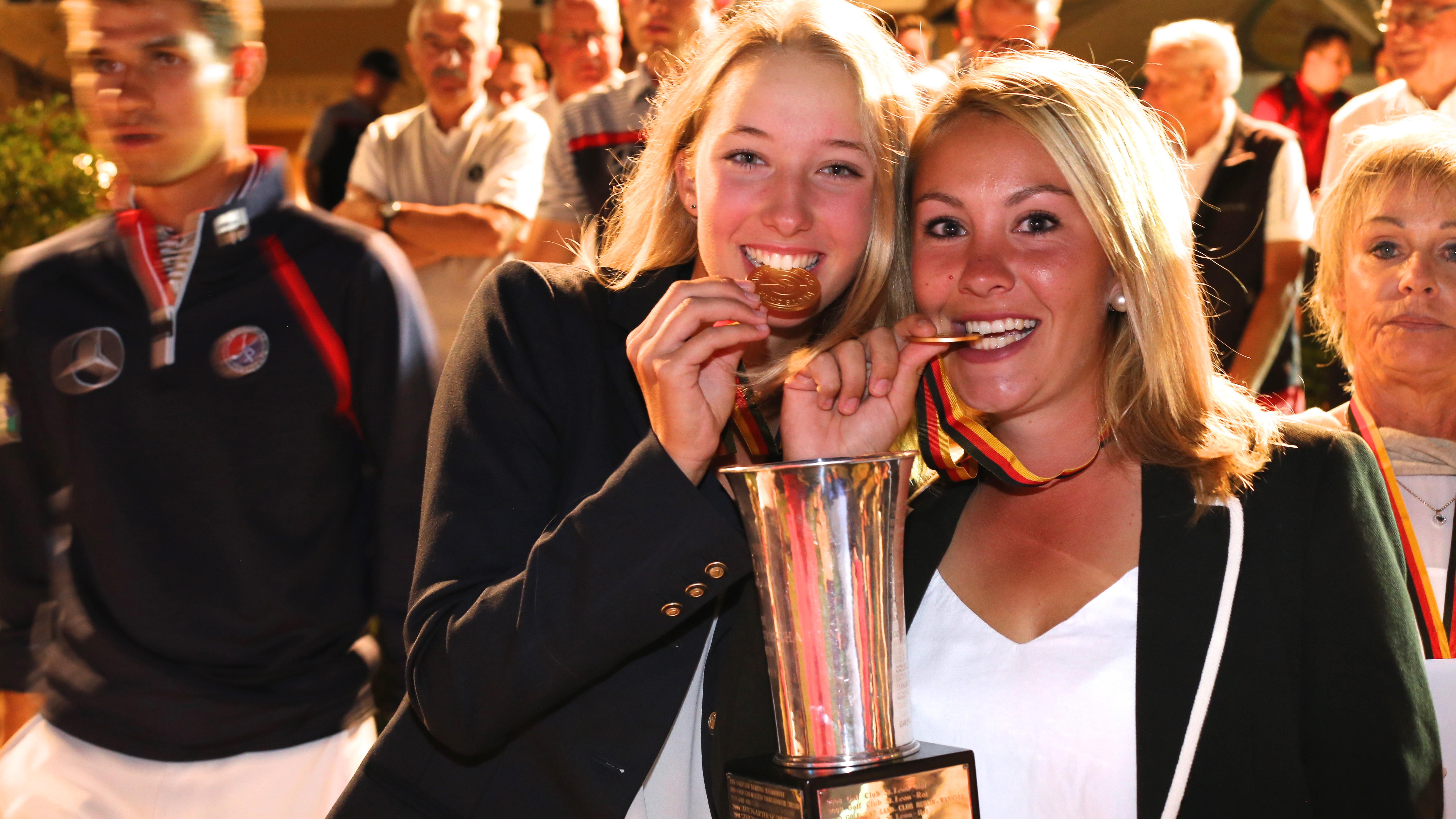 Auch bei Alexandra Försterling und Hendrika Labsch ist die Freude groß über den 1.Platz. (Foto: DGV/ Tiess) | © (Foto: DGV/ Tiess)