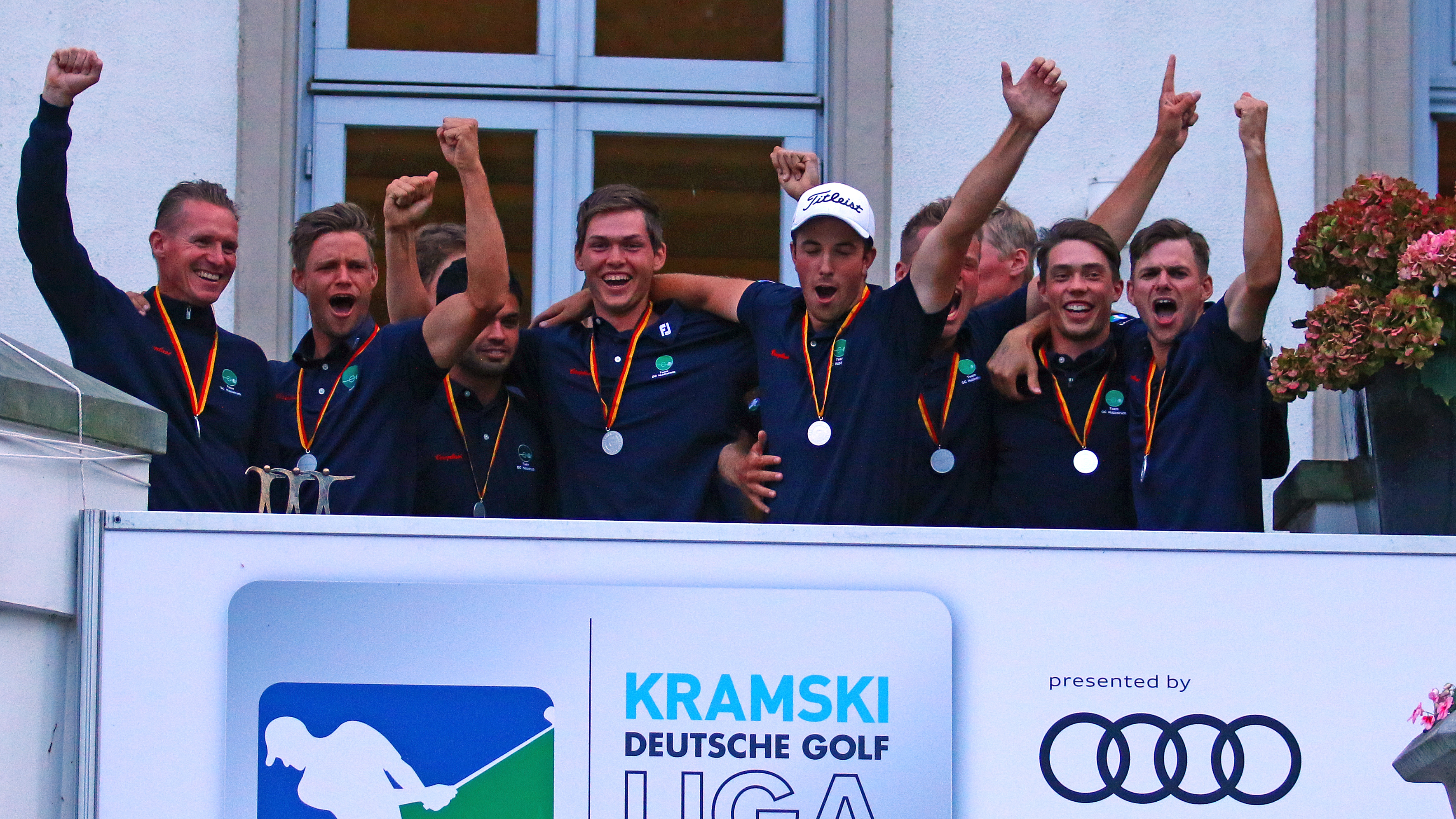 Die Herren des GC Hubbelrath sichern sich die Silbermedaille. (Foto: DGV/stebl) | © (Foto: DGV/stebl)