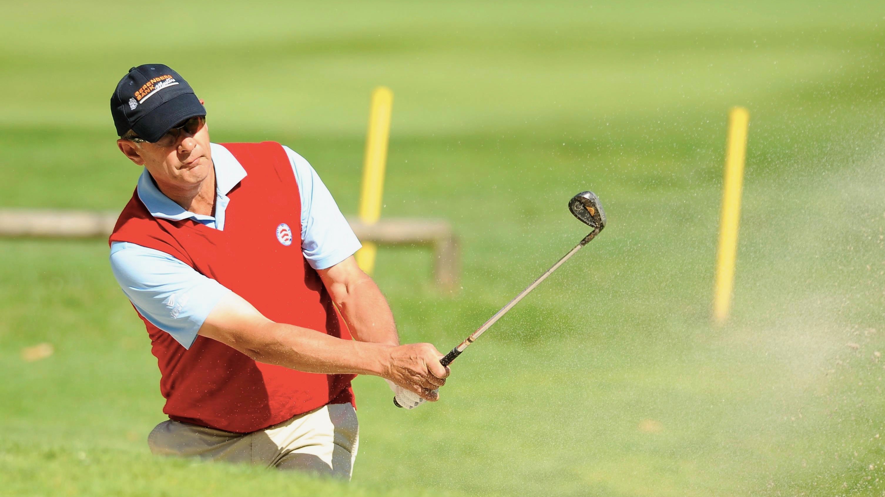 An der Seite von Bernhard Langer beim World Cup wurde er bekannt, 1994 gewann er einen Titel auf der Challenge Tour – Torsten Giedeon (64).