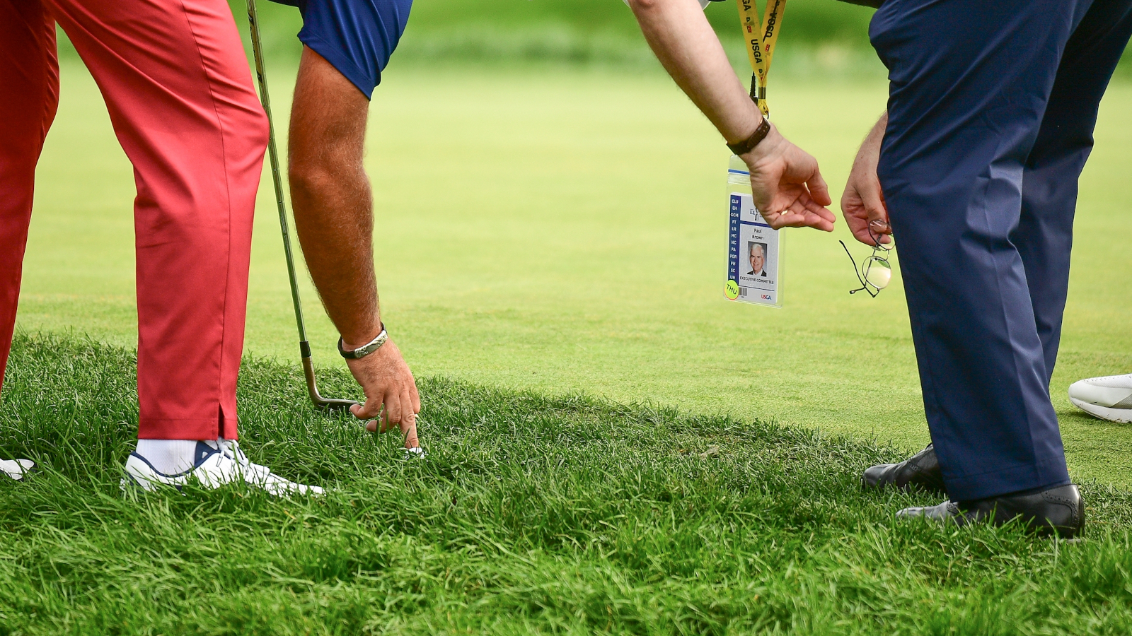 Auch Profis kommen auf dem Platz immer wieder in Berührung mit den Golfregeln. © USGA via golfsupport.nl/Simon Bruty