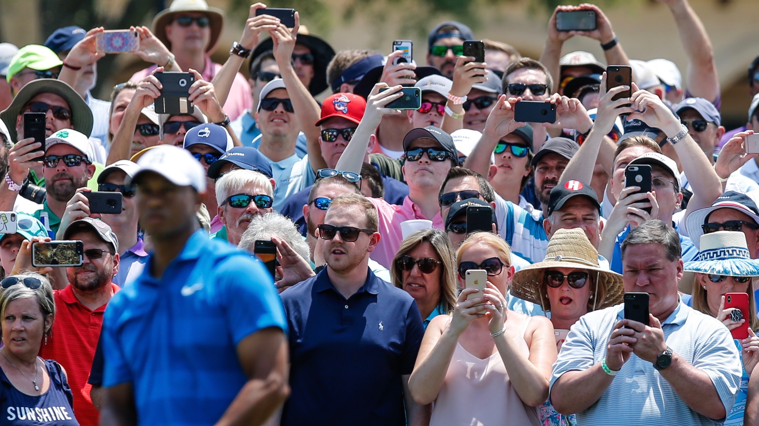Tiger Woods & Co. müssen sich auch in einer Schar von Zuschauern auf den nächsten Schlag konzentrieren können.