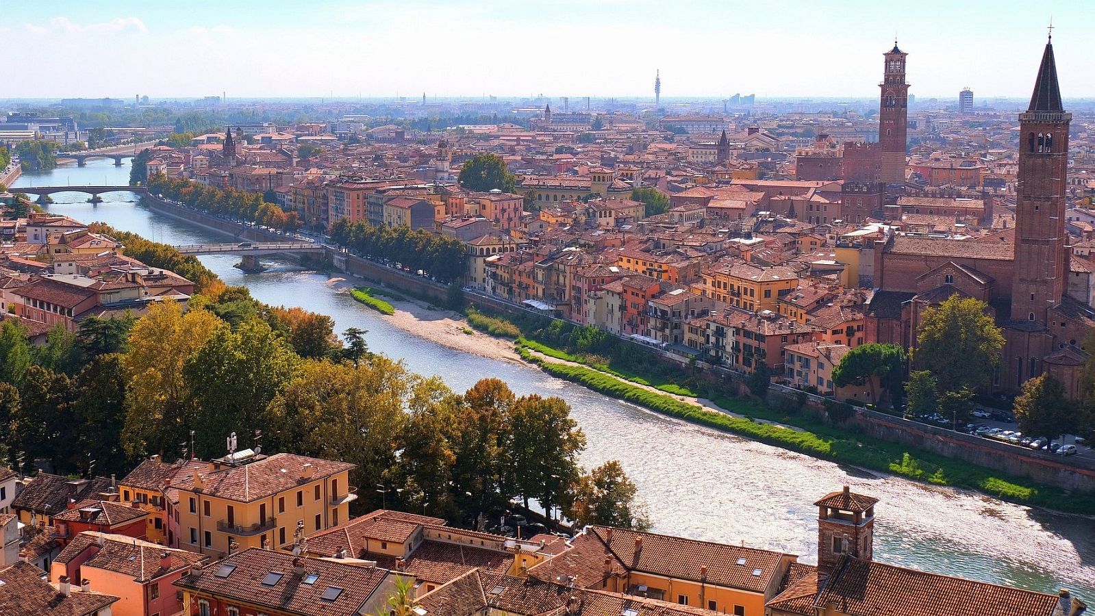 Die erste, große Stadt im Norden Italiens: In Verona gibt es Kultur und tolle Märkte. © Pixabay