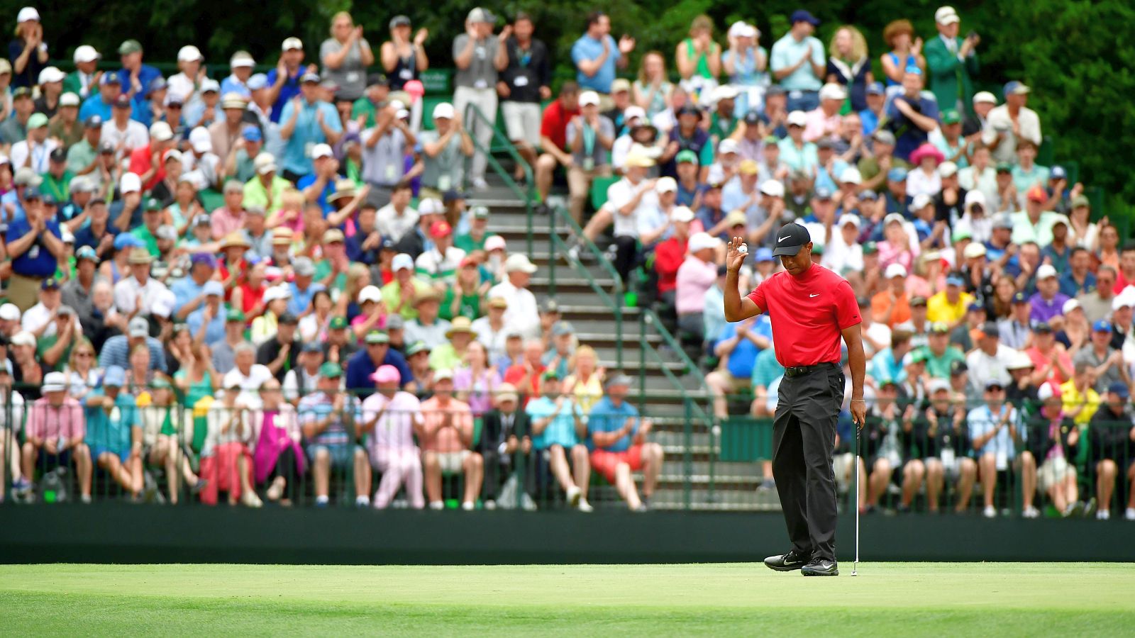 Tiger Woods und die Patrons - so heißen die Zuschauer im Augusta National GC.