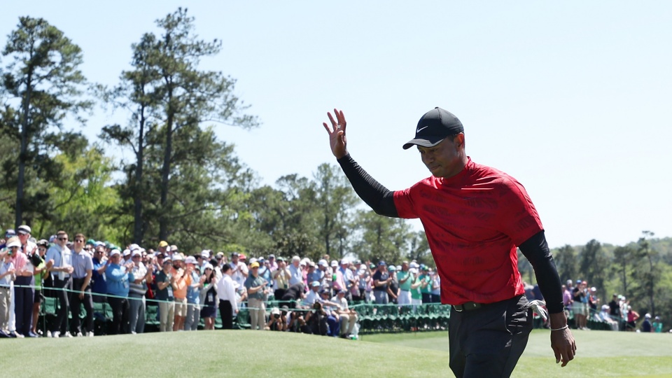 Die Golfwelt hat ihn zurück: Tiger Woods beim Empfang am 18. Grün